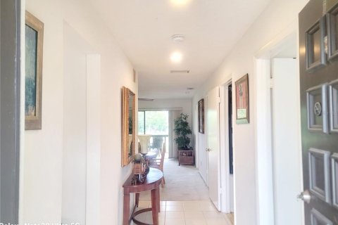 Condo in Sarasota, Florida, 2 bedrooms № 2167417 - photo 4