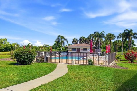 Condo in Sarasota, Florida, 2 bedrooms № 2167417 - photo 3