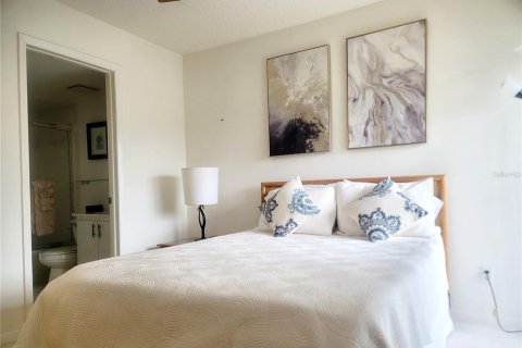 Condo in Sarasota, Florida, 2 bedrooms № 2167417 - photo 16