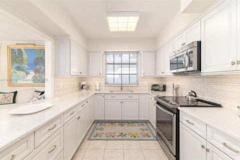 House in Jupiter Island, Florida 5 bedrooms, 273.6 sq.m. № 1974328 - photo 11