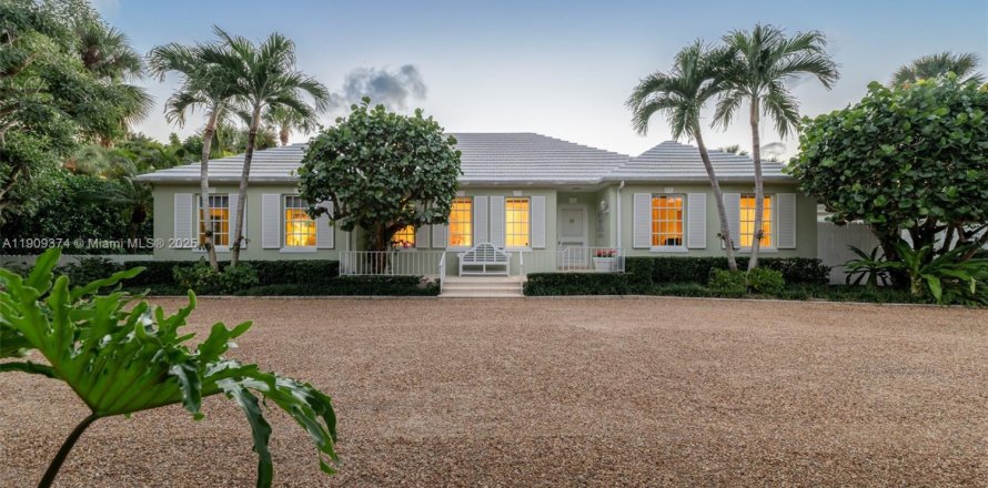 House in Jupiter Island, Florida 5 bedrooms, 273.6 sq.m. № 1974328