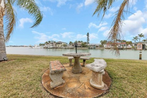 Condo in South Pasadena, Florida, 2 bedrooms  № 2094603 - photo 28