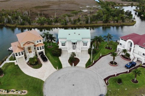 House in Hernando Beach, Florida 3 bedrooms, 269.04 sq.m. № 1802371 - photo 3