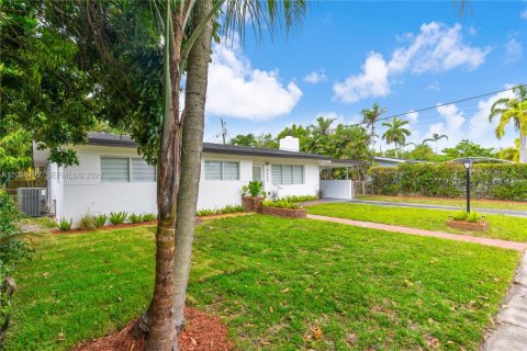 Casa en venta en Miami, Florida, 4 dormitorios, 142.88 m2 № 2172594 - foto 3