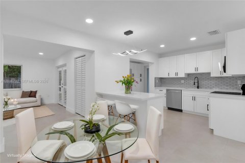 Casa en venta en Miami, Florida, 4 dormitorios, 142.88 m2 № 2172594 - foto 11