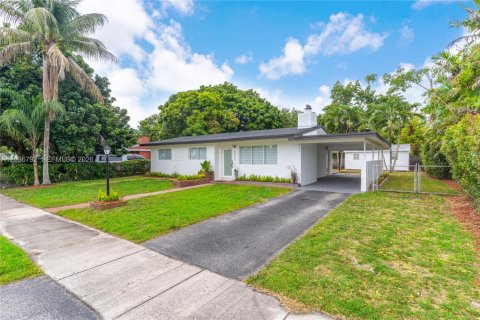 Casa en venta en Miami, Florida, 4 dormitorios, 142.88 m2 № 2172594 - foto 2