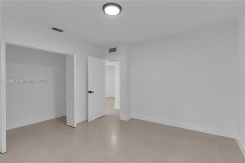 Casa en venta en Miami, Florida, 4 dormitorios, 142.88 m2 № 2172594 - foto 24