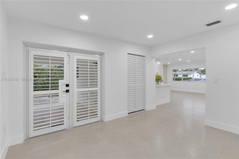 Casa en venta en Miami, Florida, 4 dormitorios, 142.88 m2 № 2172594 - foto 15