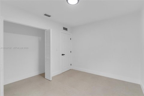 Casa en venta en Miami, Florida, 4 dormitorios, 142.88 m2 № 2172594 - foto 28