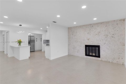 Casa en venta en Miami, Florida, 4 dormitorios, 142.88 m2 № 2172594 - foto 5