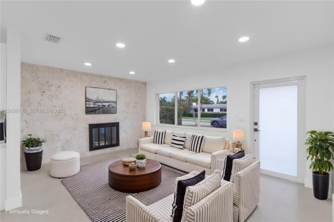 Casa en venta en Miami, Florida, 4 dormitorios, 142.88 m2 № 2172594 - foto 4