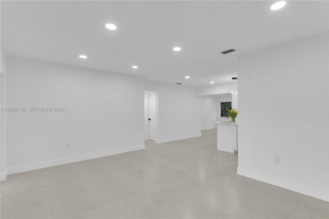 Casa en venta en Miami, Florida, 4 dormitorios, 142.88 m2 № 2172594 - foto 7