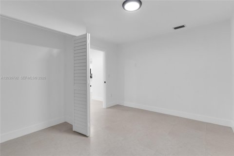 Casa en venta en Miami, Florida, 4 dormitorios, 142.88 m2 № 2172594 - foto 17
