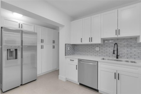 Casa en venta en Miami, Florida, 4 dormitorios, 142.88 m2 № 2172594 - foto 13