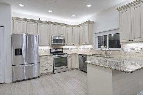 Villa ou maison à vendre à Bradenton, Floride: 6 chambres, 356.56 m2 № 1652406 - photo 6