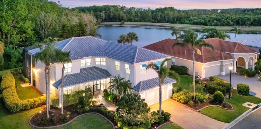 Villa ou maison à Bradenton, Floride 6 chambres, 356.56 m2 № 1652406