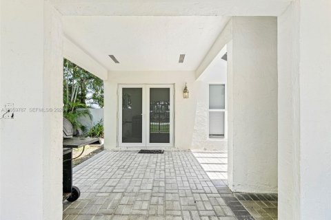 Villa ou maison à vendre à Miami, Floride: 3 chambres, 129.69 m2 № 2259799 - photo 6