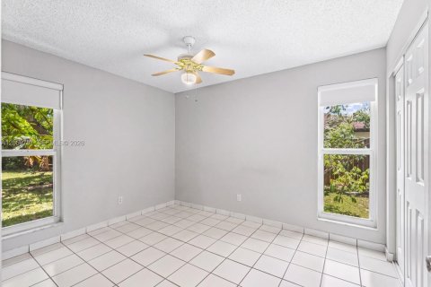 Villa ou maison à vendre à Miami, Floride: 3 chambres, 129.69 m2 № 2259799 - photo 27