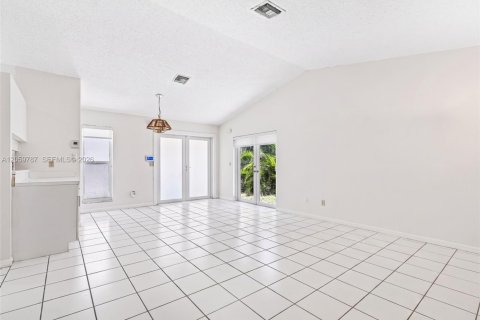 Villa ou maison à vendre à Miami, Floride: 3 chambres, 129.69 m2 № 2259799 - photo 11