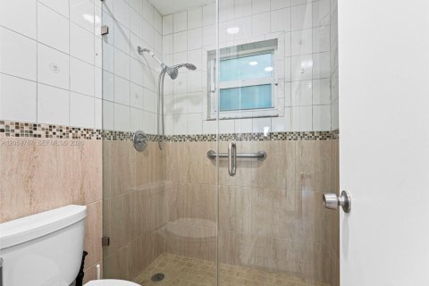 Villa ou maison à vendre à Miami, Floride: 3 chambres, 129.69 m2 № 2259799 - photo 22