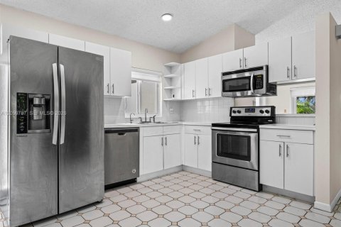 Villa ou maison à vendre à Miami, Floride: 3 chambres, 129.69 m2 № 2259799 - photo 15
