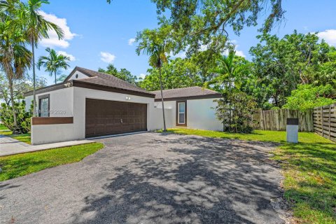 Villa ou maison à vendre à Miami, Floride: 3 chambres, 129.69 m2 № 2259799 - photo 3