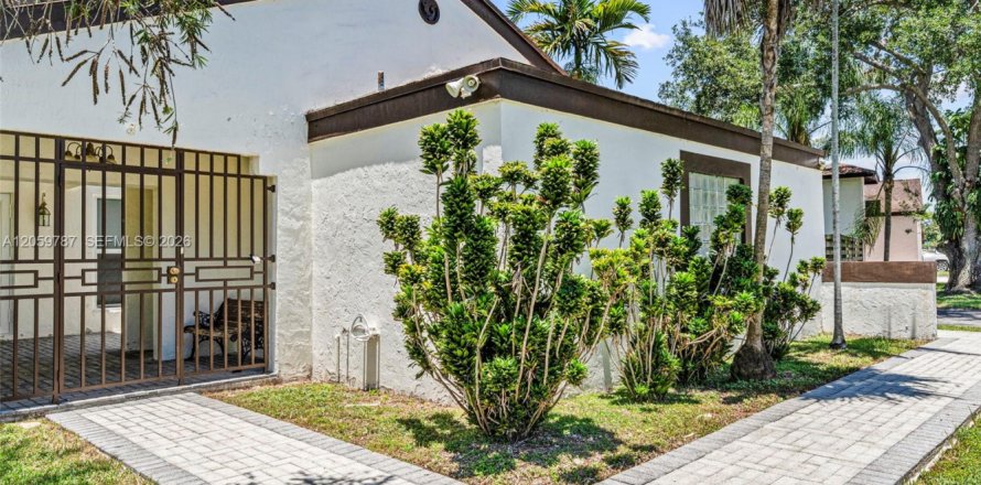 Villa ou maison à Miami, Floride 3 chambres, 129.69 m2 № 2259799