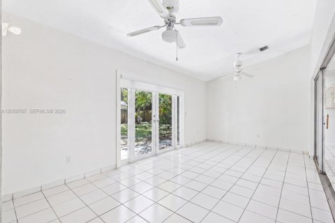 Villa ou maison à vendre à Miami, Floride: 3 chambres, 129.69 m2 № 2259799 - photo 12