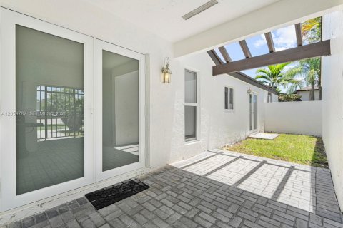 Villa ou maison à vendre à Miami, Floride: 3 chambres, 129.69 m2 № 2259799 - photo 7