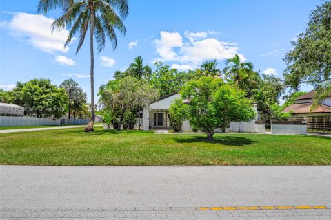 Villa ou maison à vendre à Miami, Floride: 3 chambres, 129.69 m2 № 2259799 - photo 2