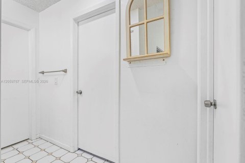 Villa ou maison à vendre à Miami, Floride: 3 chambres, 129.69 m2 № 2259799 - photo 19