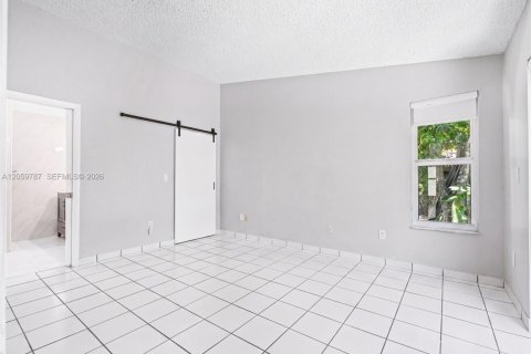 Villa ou maison à vendre à Miami, Floride: 3 chambres, 129.69 m2 № 2259799 - photo 29