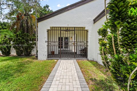 Villa ou maison à vendre à Miami, Floride: 3 chambres, 129.69 m2 № 2259799 - photo 5