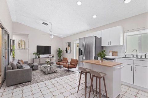 Villa ou maison à vendre à Miami, Floride: 3 chambres, 129.69 m2 № 2259799 - photo 14