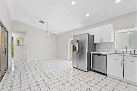 Villa ou maison à vendre à Miami, Floride: 3 chambres, 129.69 m2 № 2259799 - photo 13
