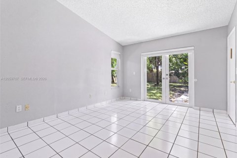 Villa ou maison à vendre à Miami, Floride: 3 chambres, 129.69 m2 № 2259799 - photo 25