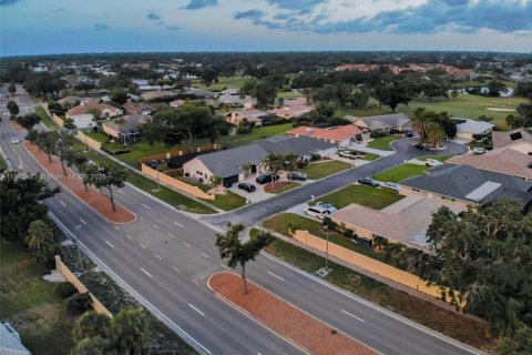 House in Venice, Florida 3 bedrooms, 187.66 sq.m. № 1926893 - photo 9