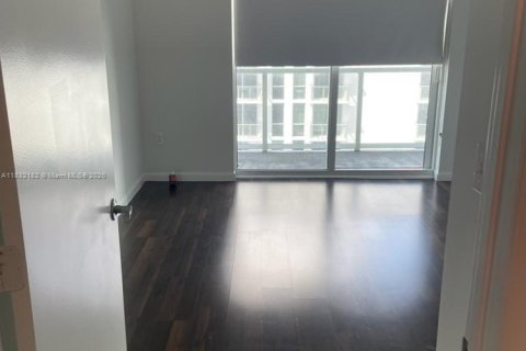 Condo in Miami, Florida, 1 bedroom  № 1809246 - photo 4