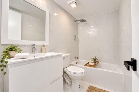 Villa ou maison à vendre à Plantation, Floride: 4 chambres, 240.43 m2 № 2428085 - photo 14
