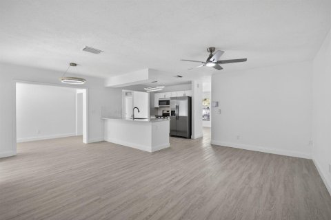 Casa en venta en Royal Palm Beach, Florida, 3 dormitorios, 224.64 m2 № 2246019 - foto 16