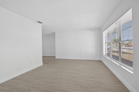 Casa en venta en Royal Palm Beach, Florida, 3 dormitorios, 224.64 m2 № 2246019 - foto 9