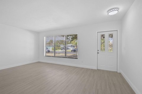 Casa en venta en Royal Palm Beach, Florida, 3 dormitorios, 224.64 m2 № 2246019 - foto 10