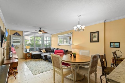 Condominio en alquiler en Hallandale Beach, Florida, 1 dormitorio, 78.97 m2 № 1979272 - foto 27