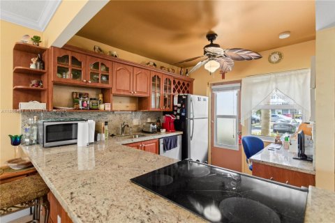 Condominio en alquiler en Hallandale Beach, Florida, 1 dormitorio, 78.97 m2 № 1979272 - foto 18