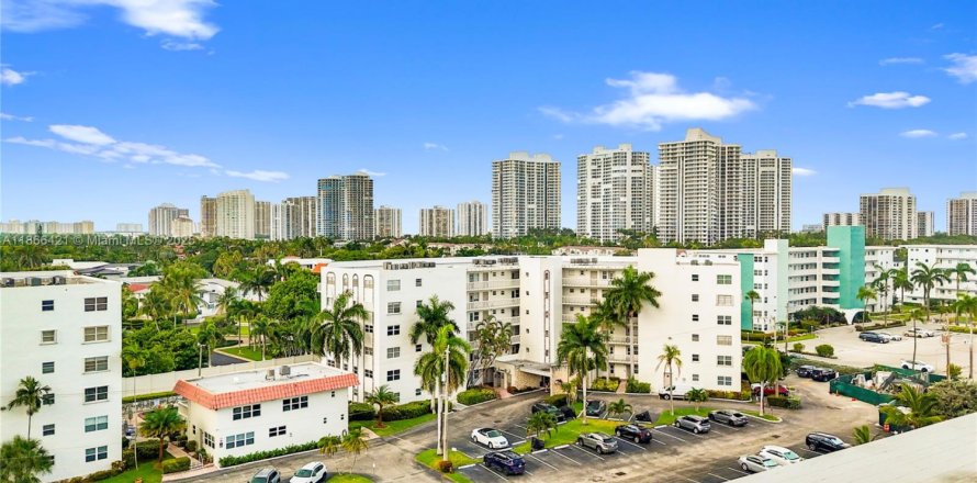 Condominio en Hallandale Beach, Florida, 1 dormitorio № 1979272