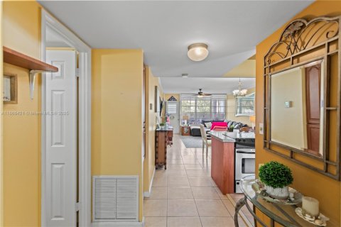 Condominio en alquiler en Hallandale Beach, Florida, 1 dormitorio, 78.97 m2 № 1979272 - foto 13
