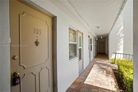 Condominio en alquiler en Hallandale Beach, Florida, 1 dormitorio, 78.97 m2 № 1979272 - foto 12