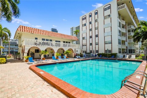 Condominio en alquiler en Hallandale Beach, Florida, 1 dormitorio, 78.97 m2 № 1979272 - foto 8