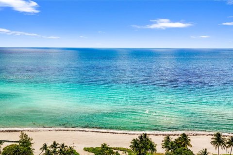 Condominio en alquiler en Hallandale Beach, Florida, 1 dormitorio, 78.97 m2 № 1979272 - foto 2