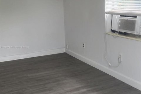 Immobilier commercial à vendre à Miami, Floride: 206.8 m2 № 2039340 - photo 13